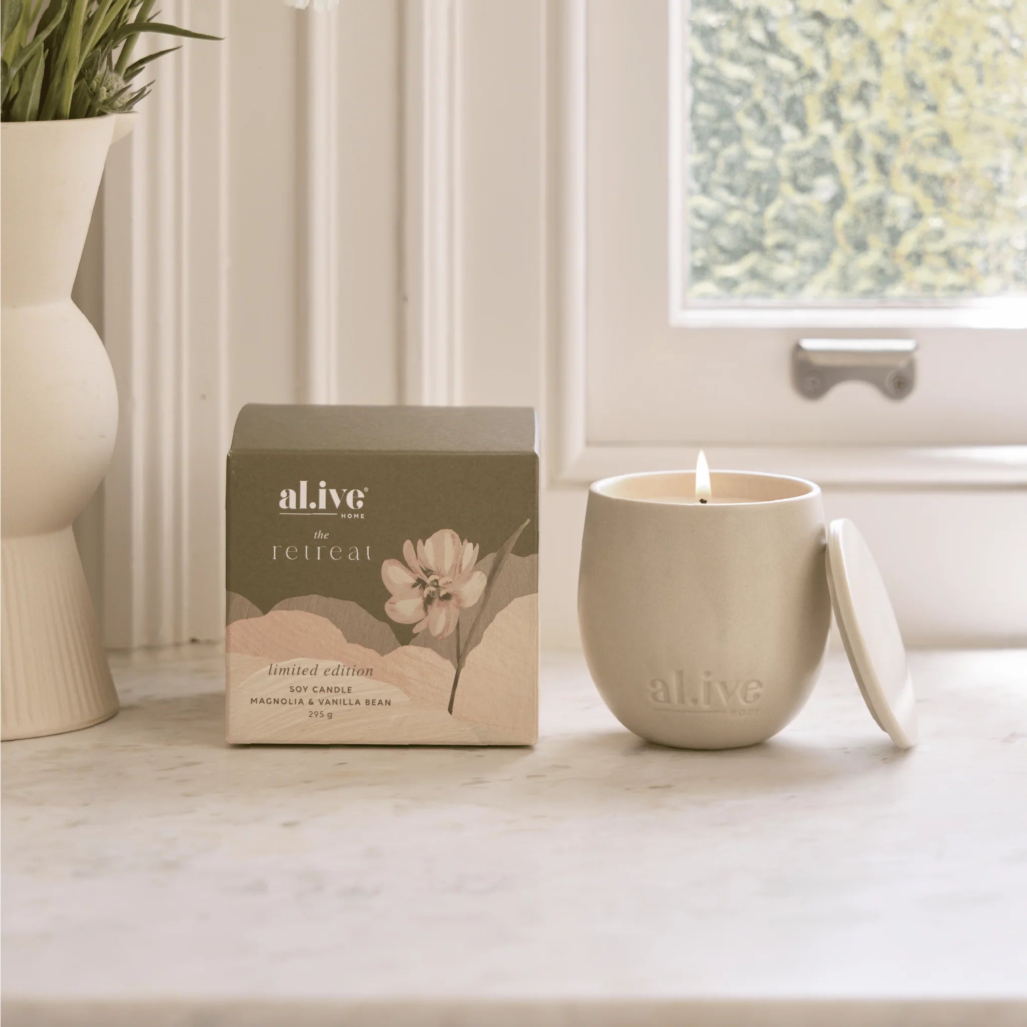 Al.ive II THE RETREAT Magnolia & Vanilla Bean Soy Candle