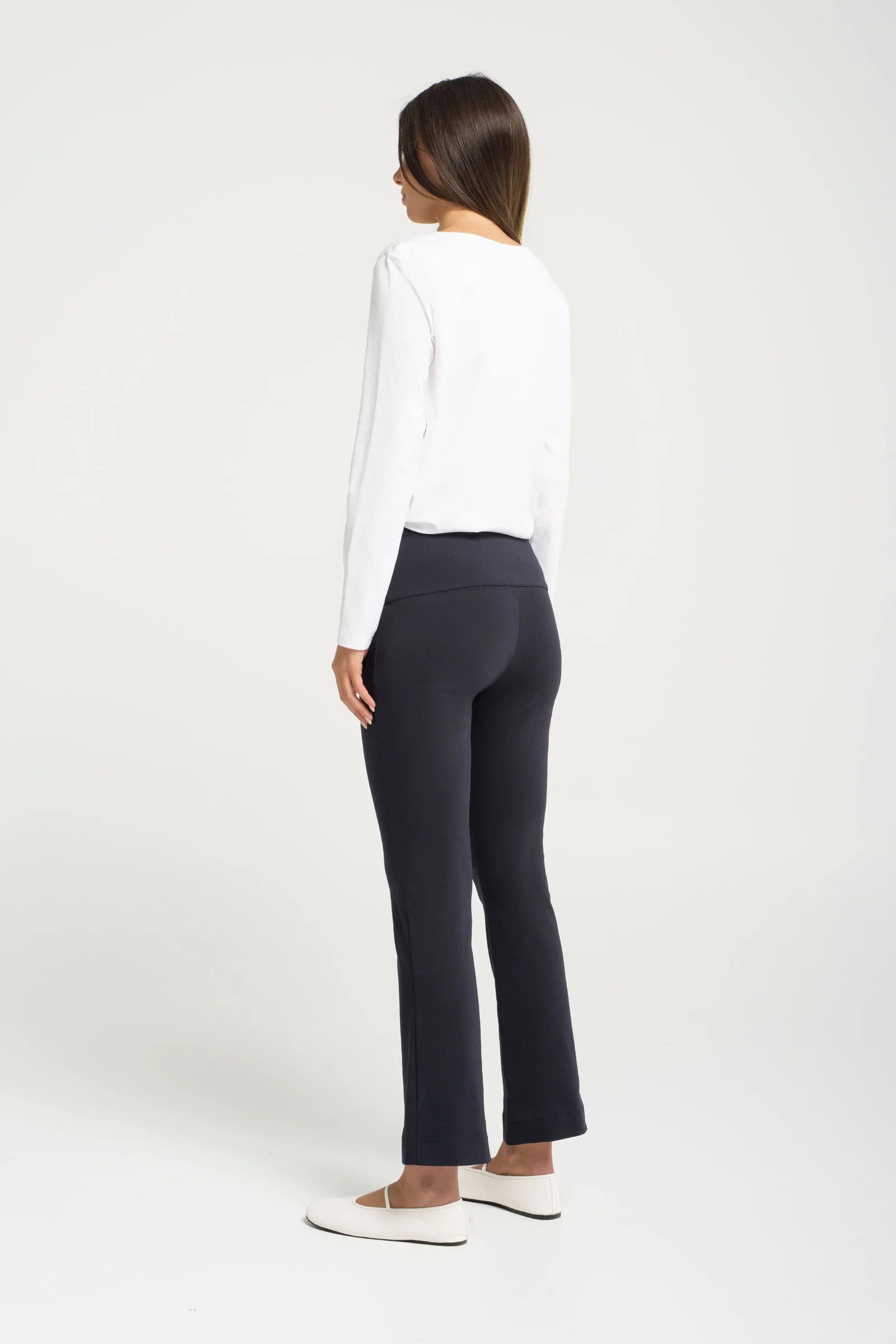 Lounge the label II TAVIRA Kick Flare - black