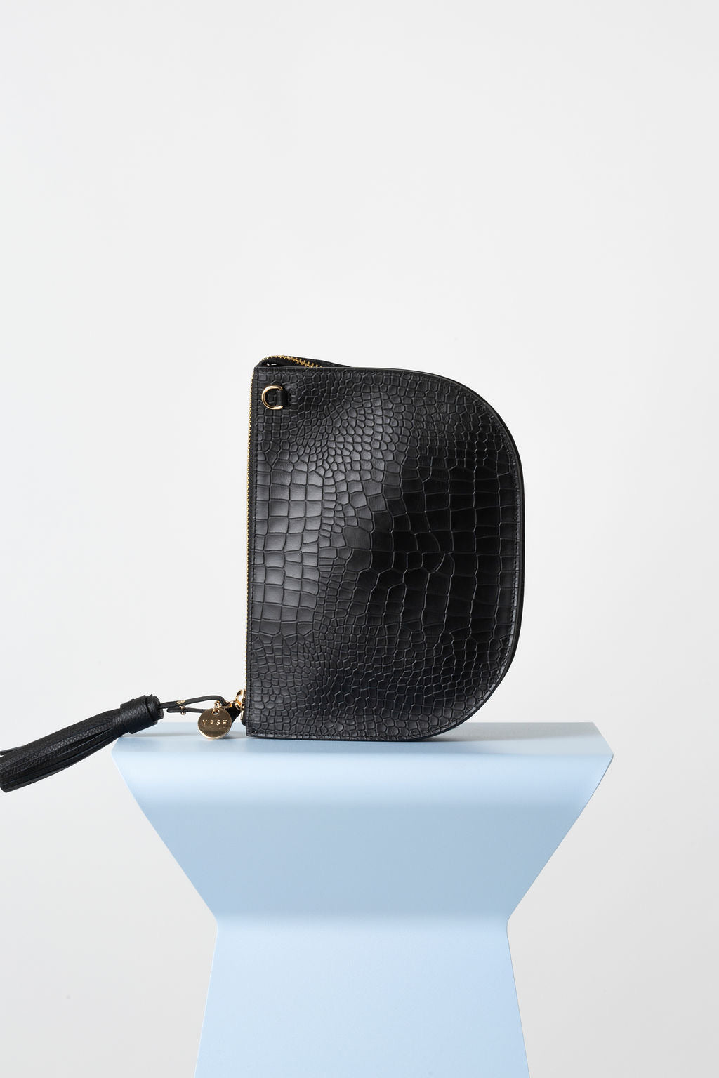 VASH II ALPHA Half Moon Croc Bag / black croc