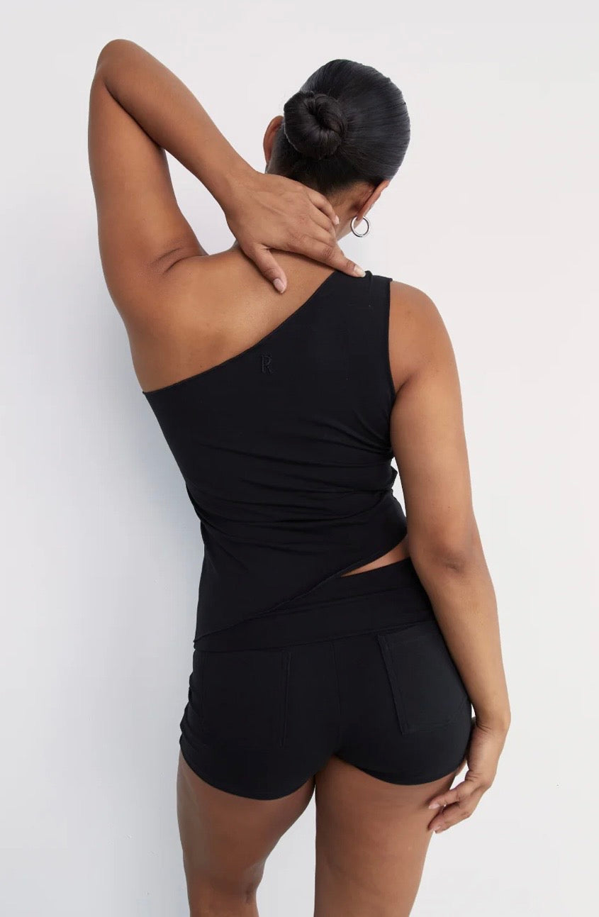 PINKY & KAMAL II One Shoulder Aysm Hem Tank - black