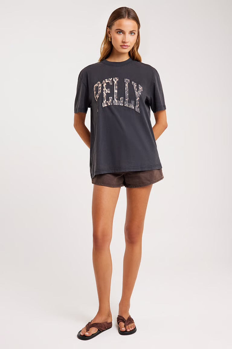 ENA PELLY II LEOPARD COLLEGIATE TEE - Vintage black