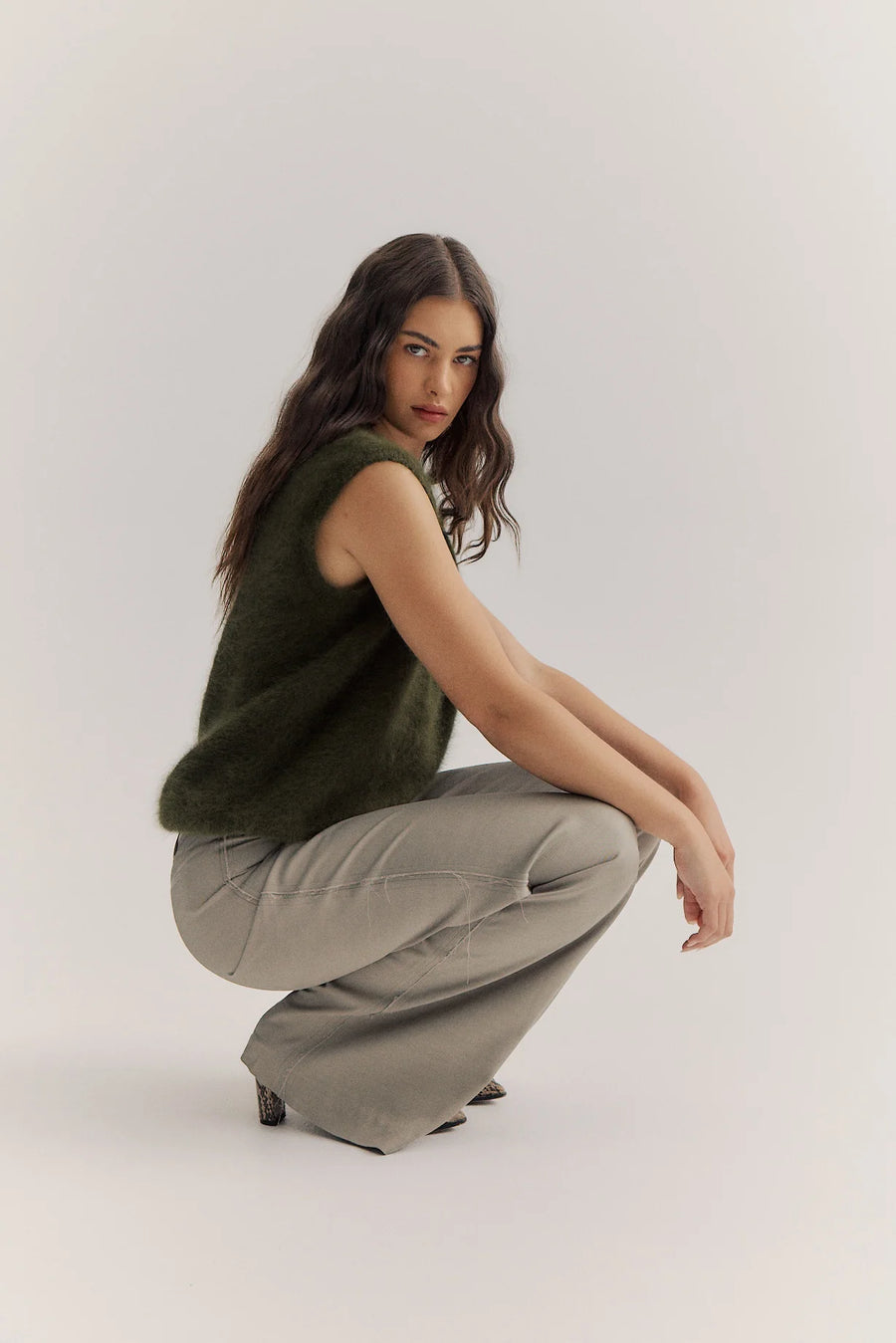 World Of Nomads II EBONY Cashmere Vest - Moss