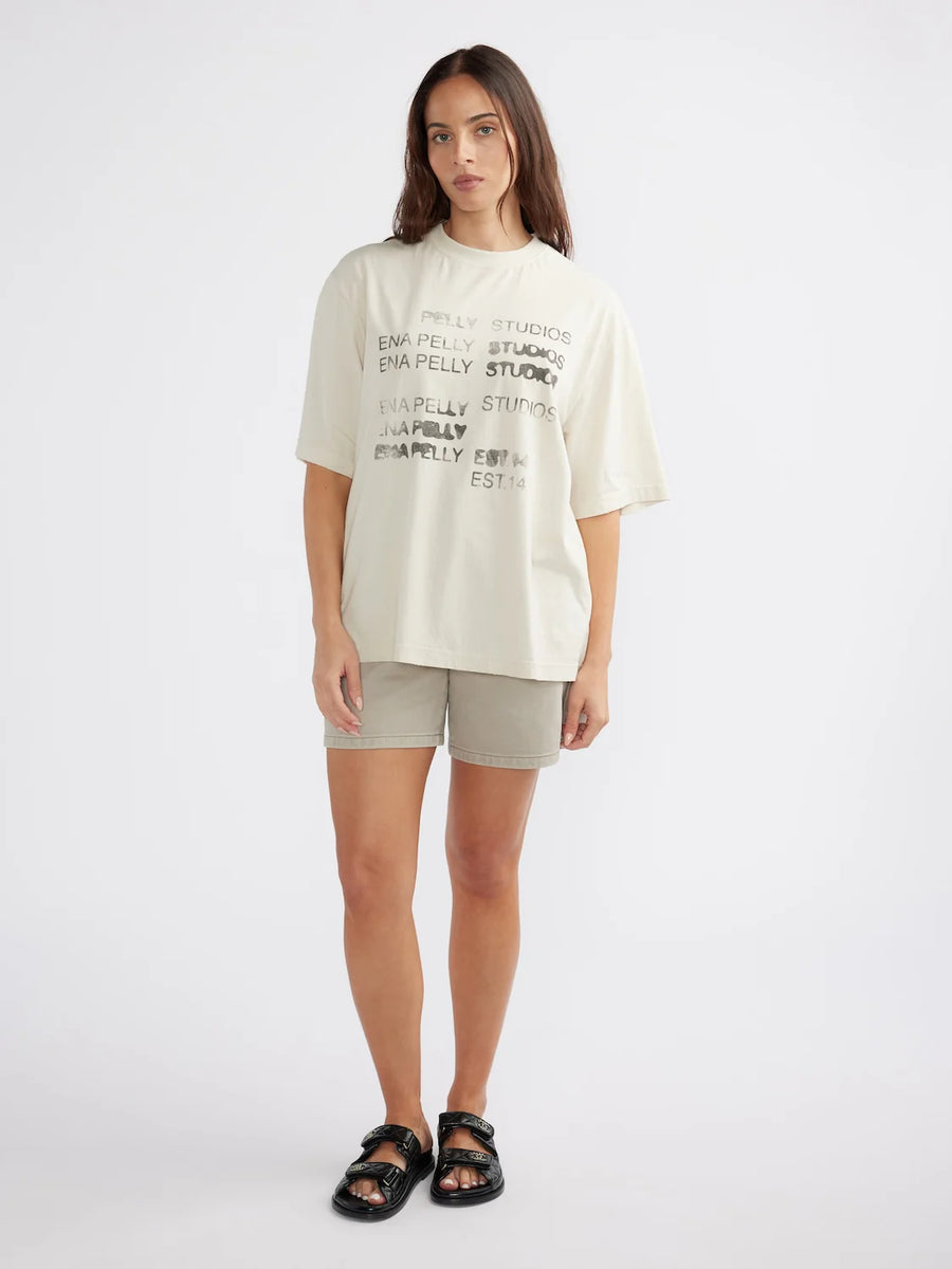 ENA Pelly II BLURRED Logo tee - Cement