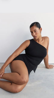 PINKY & KAMAL II One Shoulder Aysm Hem Tank - black