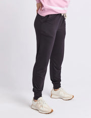 Elm Lifestyle II FREEDOM Trackpant - midnight