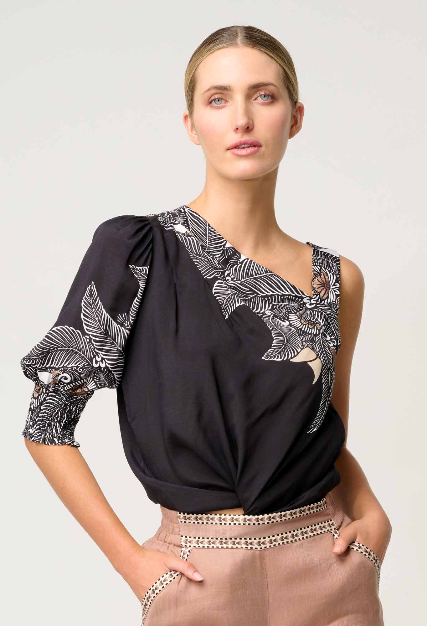 Oncewas II TAHANI One Sleeve Faille Top - onyx Casablanca print