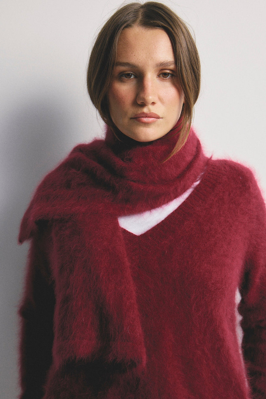 World Of Nomads II OLIVIA Cashmere V-Neck Sweater -Cerise