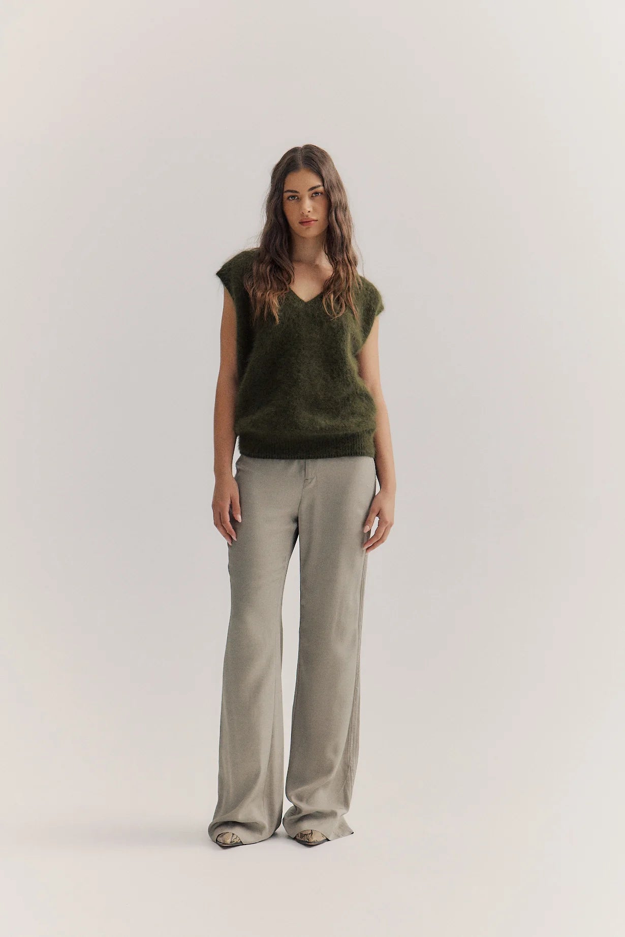 World Of Nomads II EBONY Cashmere Vest - Moss