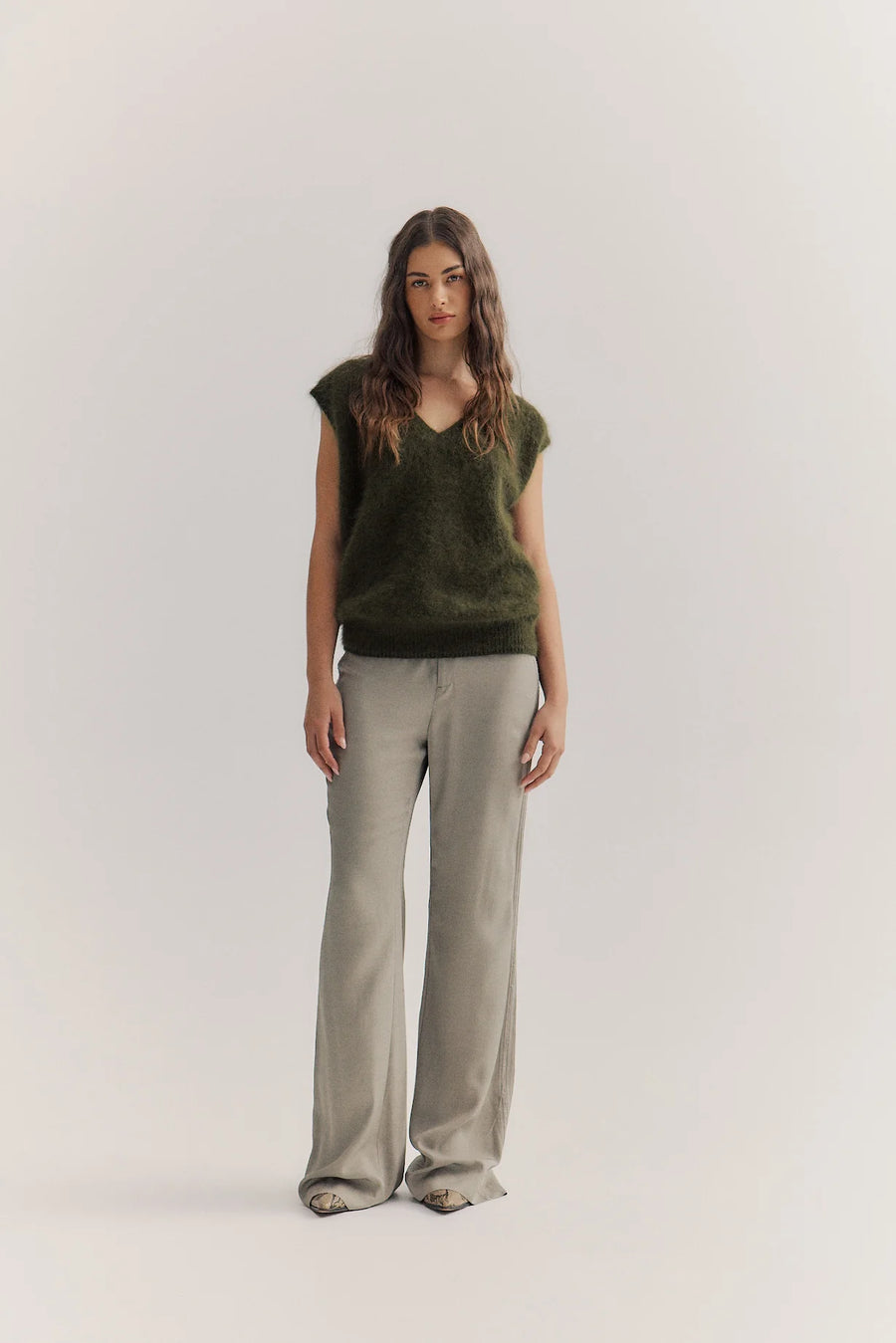 World Of Nomads II EBONY Cashmere Vest - Moss