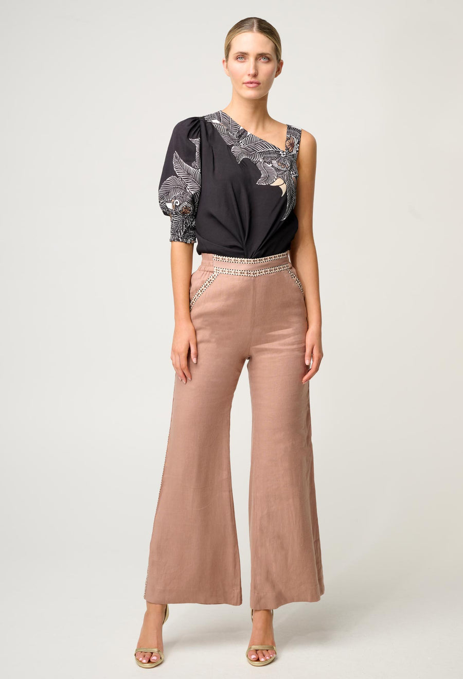 Oncewas II TAHANI One Sleeve Faille Top - onyx Casablanca print