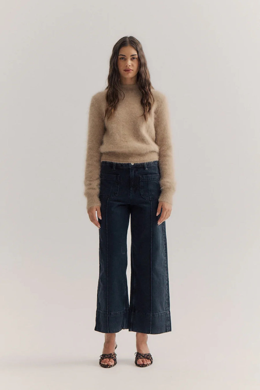 World Of Nomads II PIA Cropped Knit - Latte