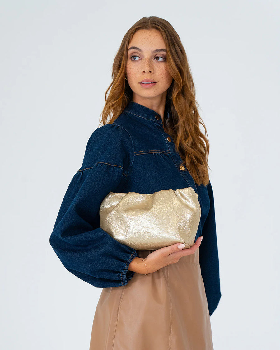 Elms & King II MONTY Crossbody bag - Light Gold Crinkle