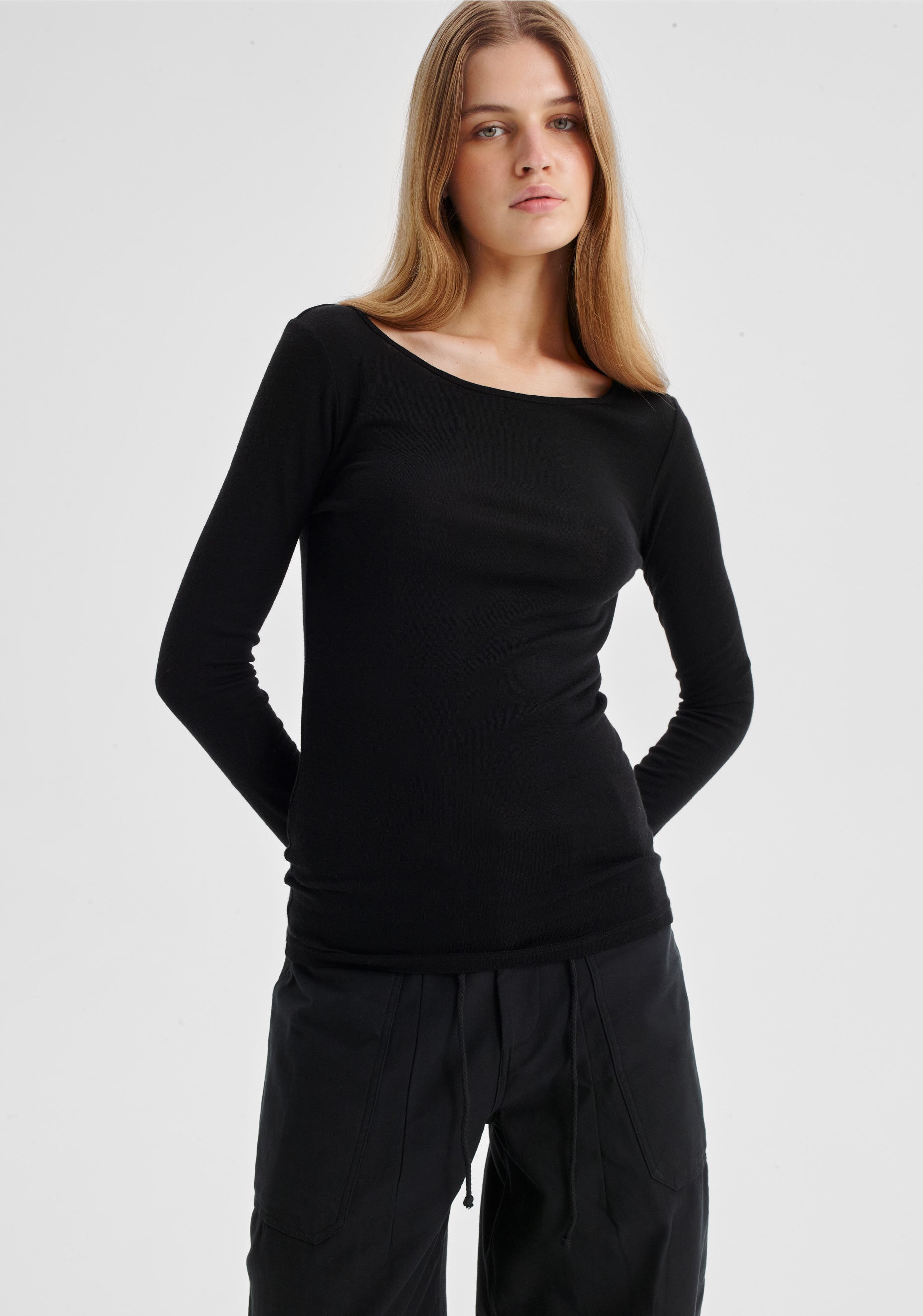 Morrison II MORRI Merino Round Neck - black
