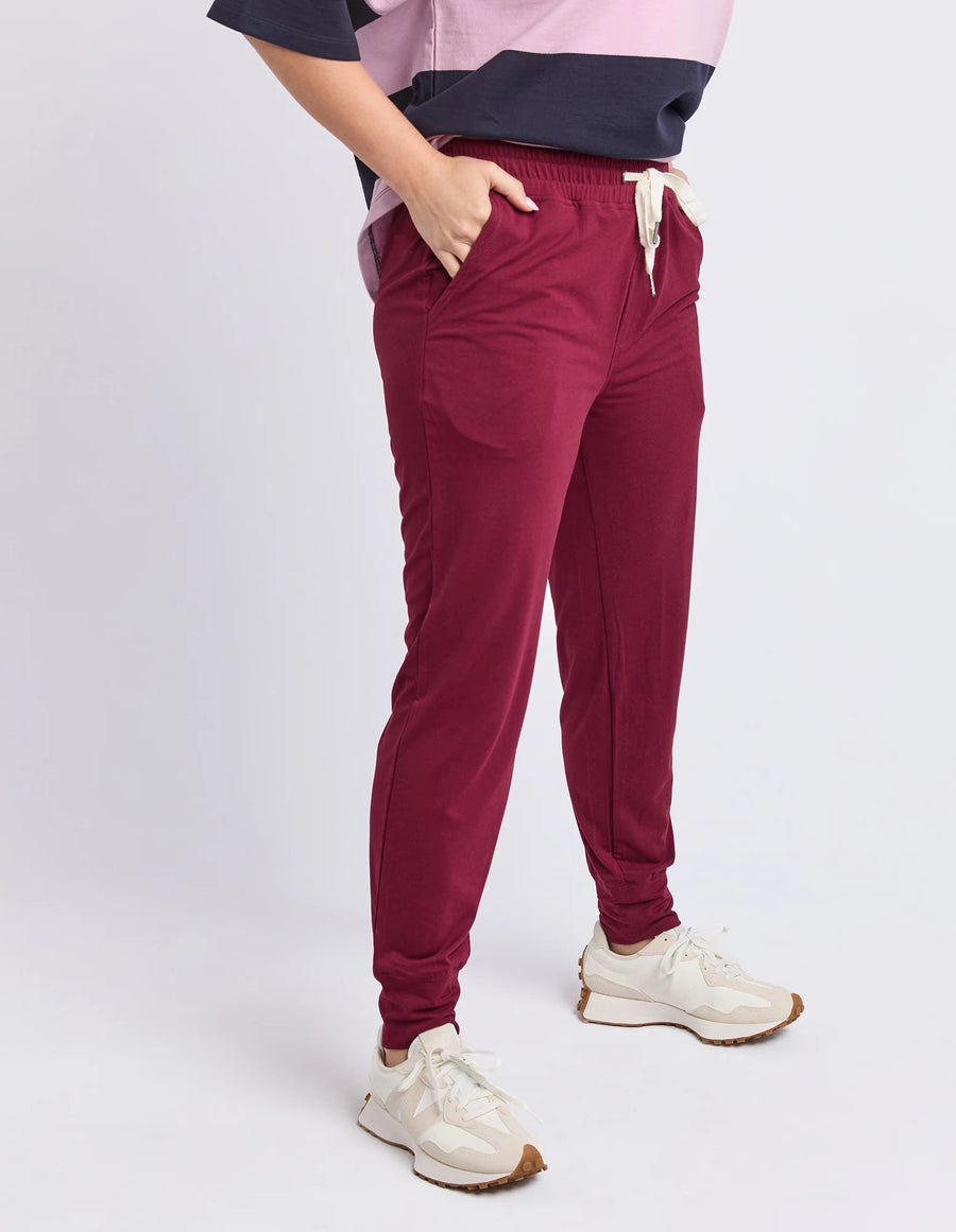 Elm Lifestyle II FREEDOM Trackpant - plum