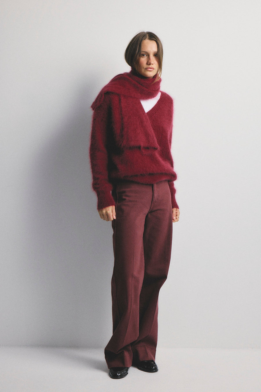 World Of Nomads II OLIVIA Cashmere V-Neck Sweater -Cerise