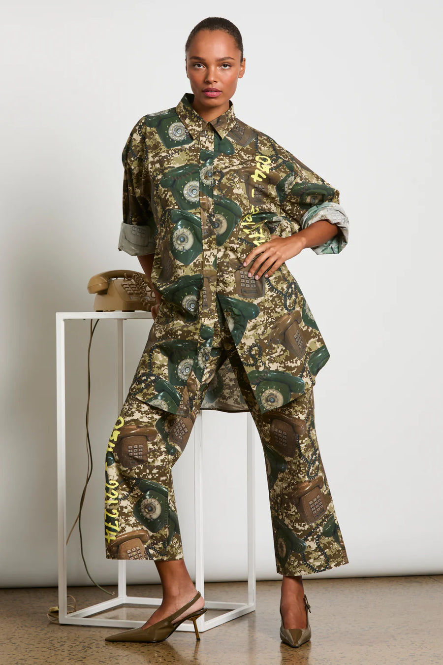 CIRCULAR BY M.A DAINTY  II CAT MEOW - Camo Phones Shirt