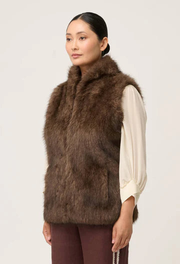 Oncewas II HAZEL Petite FAUX FUR Vest - walnut