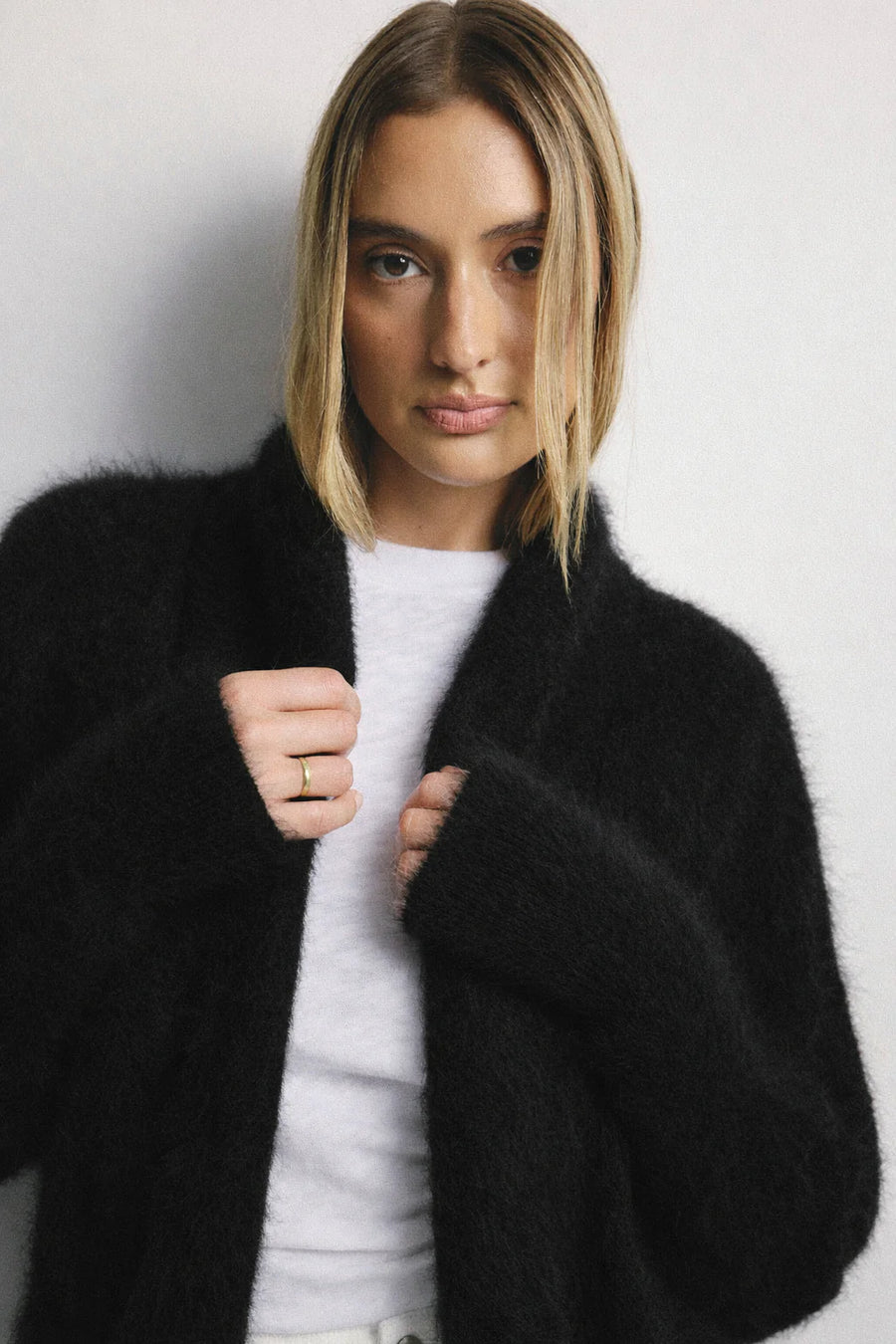 World Of Nomads II ZOE Cropped Open Cashmere Cardigan - Black