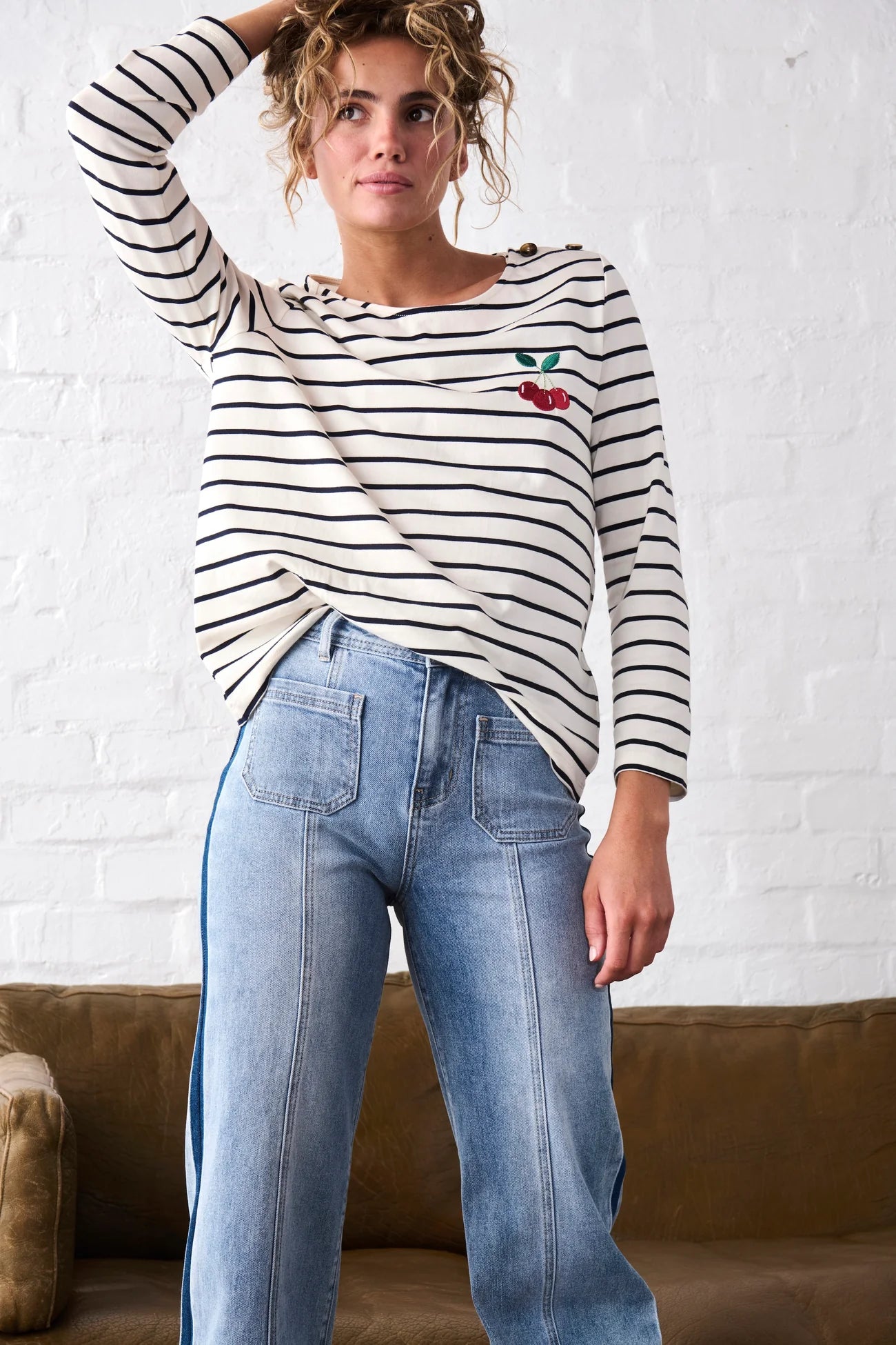Kireina II Cherry Top - White with Navy