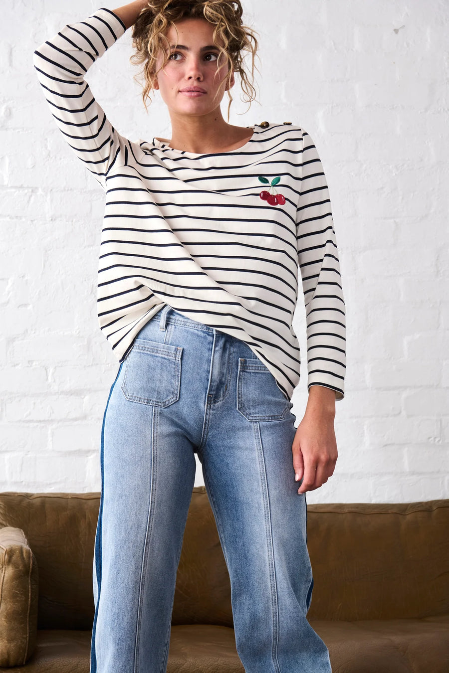 Kireina II Cherry Top - White with Navy