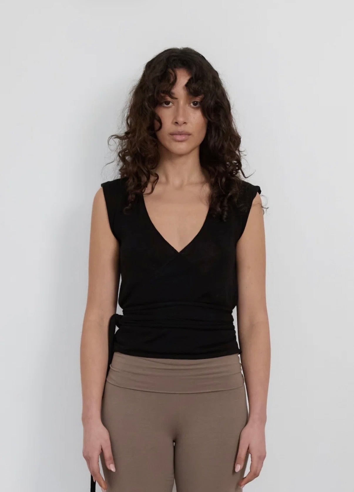 M.A Dainty II Light MERINO KNIT Wrap - black